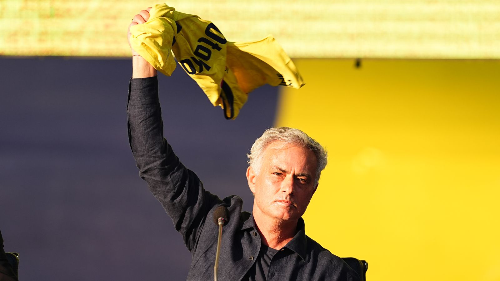 Fenerbahçe, Jose Mourinho için imza töreni düzenledi! 'Forma artık derimin bir parçası' - 2. Resim