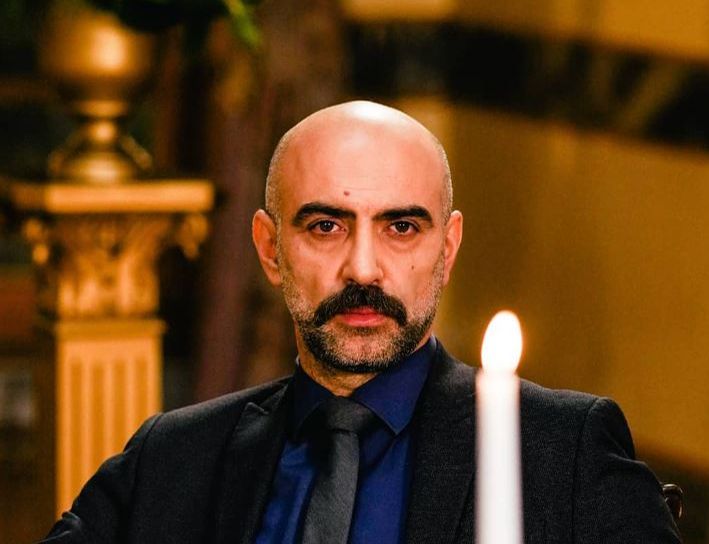 Gaddar dizisinde Patron karakterini Erol Babaoğlu oynuyor Gaddar dizisinde Patron karakterini Erol Babaoğlu oynuyor - 1. Resim