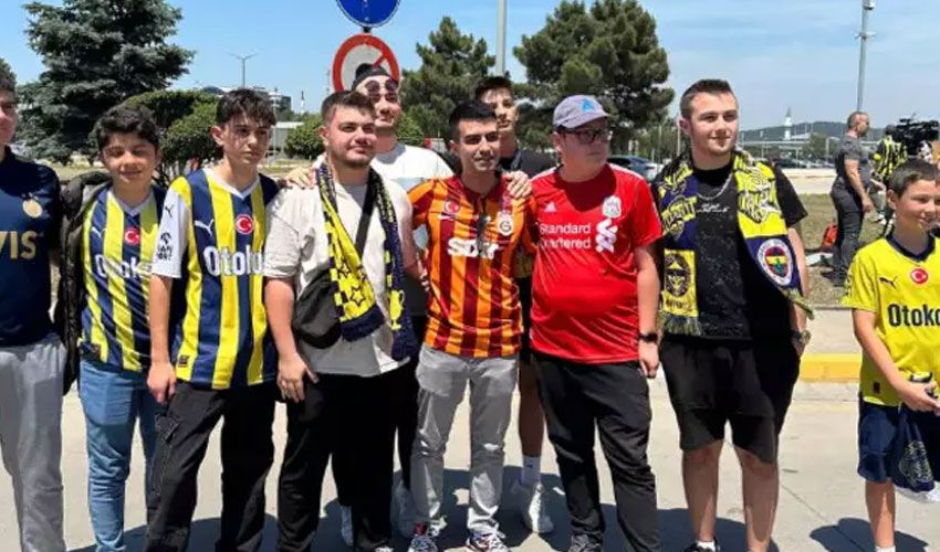 İstanbul'a gelen Mourinho'nun karşılama töreninde şaşırtan anlar - 1. Resim