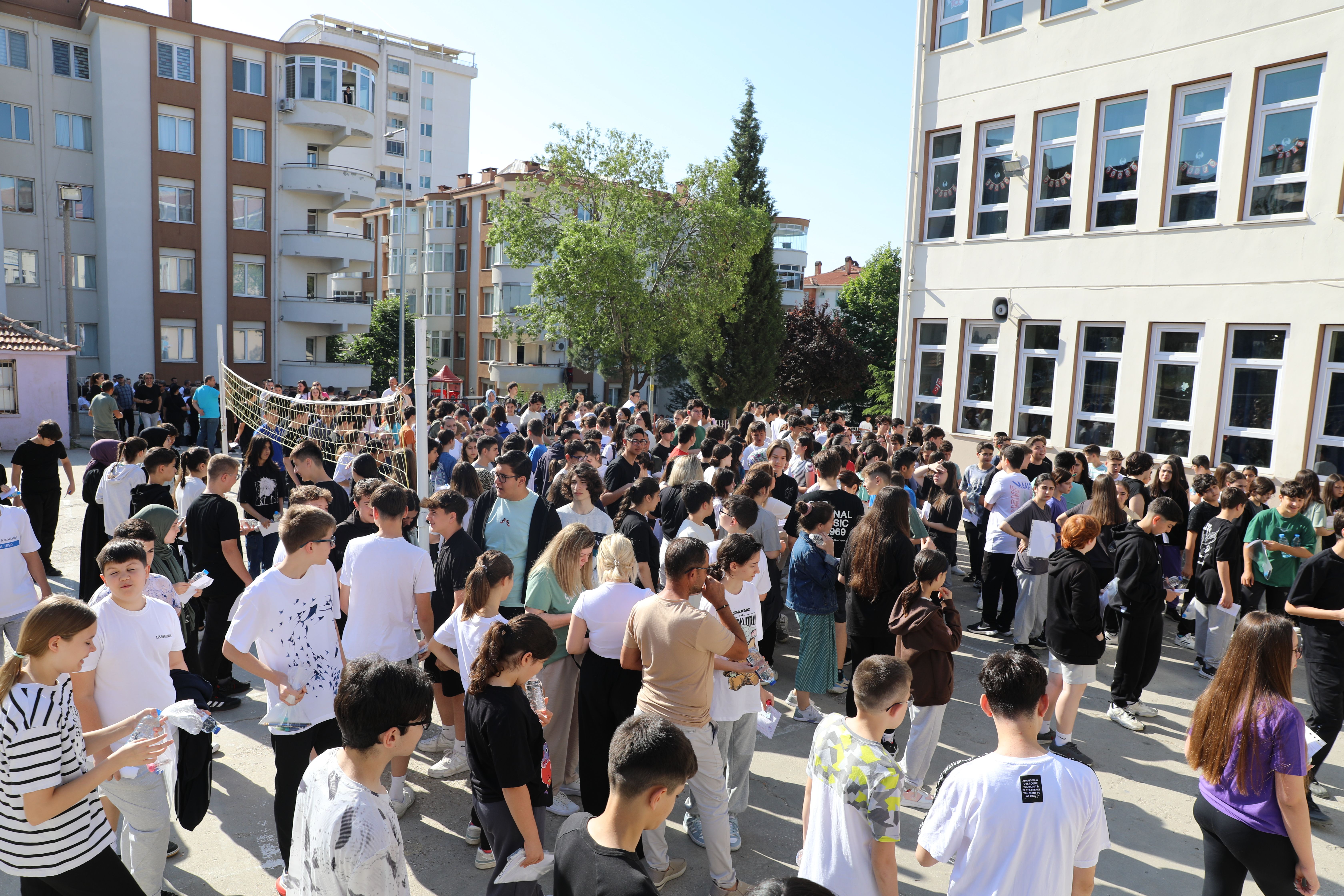 Türkiye'de LGS heyecanı! 1 milyondan fazla öğrenci aylarca hazırlandı - 2. Resim