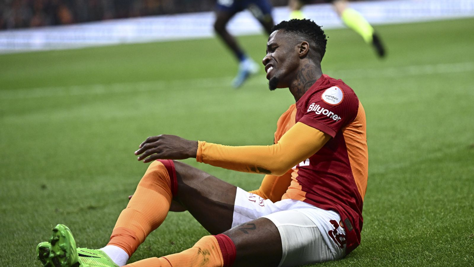 Zaha'dan 'Kendine kulüp bul' diyen taraftara sert cevap! 'Yeterince içimde tuttum' - 1. Resim