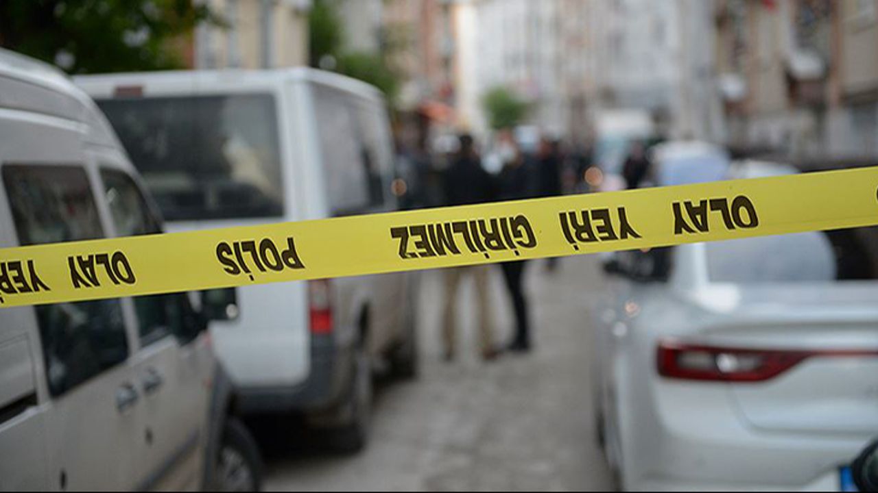 Ankara&#039;da bir kişi eşini ve yanındaki erkeği öldürüp intihar etti