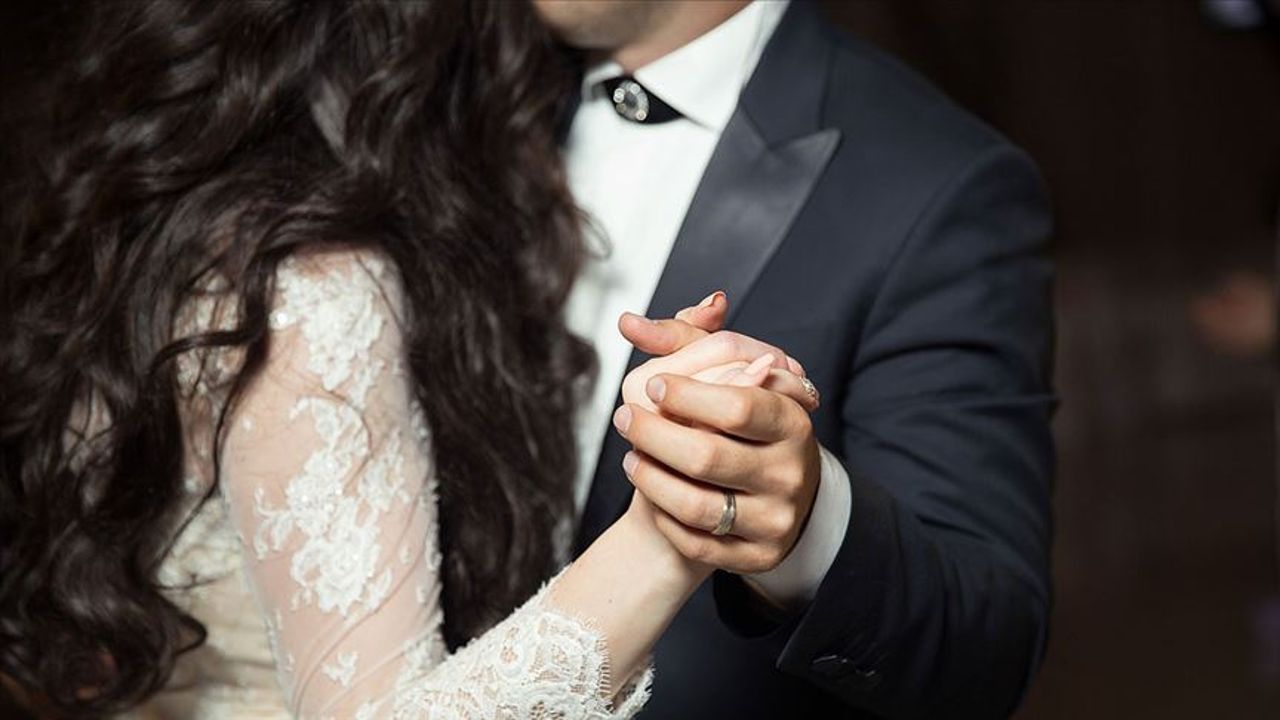 Evlenecek çiftlerin ilk dansı da enflasyondan nasibini aldı: 6 saate 6 bin...