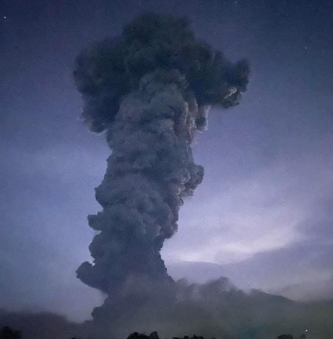 Filipinler’deki Kanlaon Yanardağı’nda patlama Filipinler’deki Kanlaon Yanardağı’nda patlama - 2. Resim