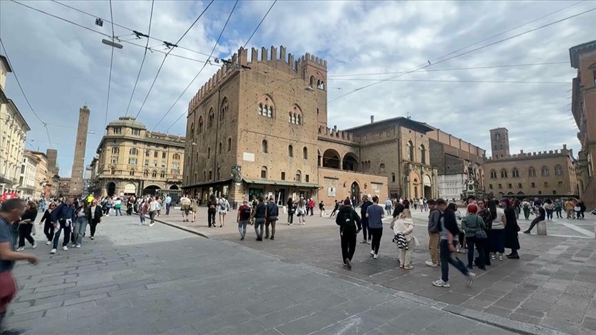 İtalya'nın ünlü kızıl şehri Bologna - 1. Resim