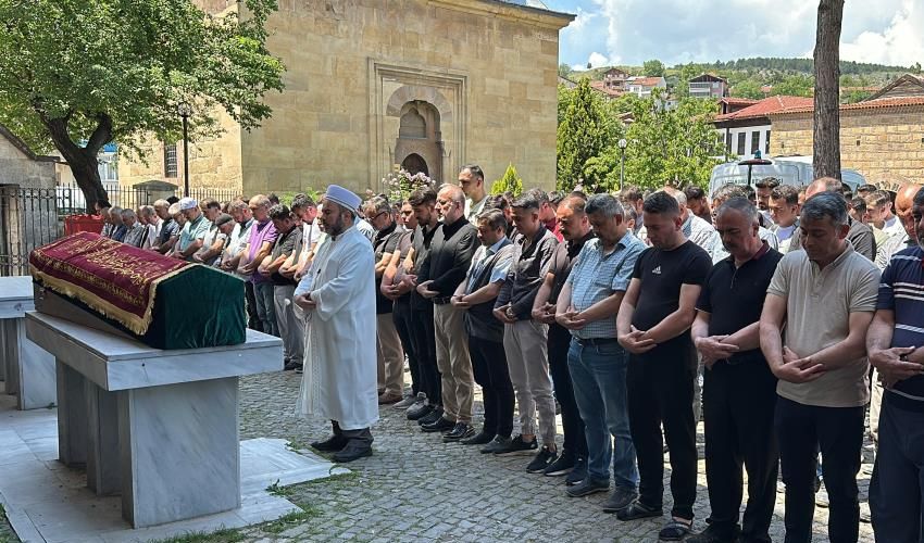 Kastamonu’da feci kazada hayatını kaybeden genç toprağa verildi - 2. Resim