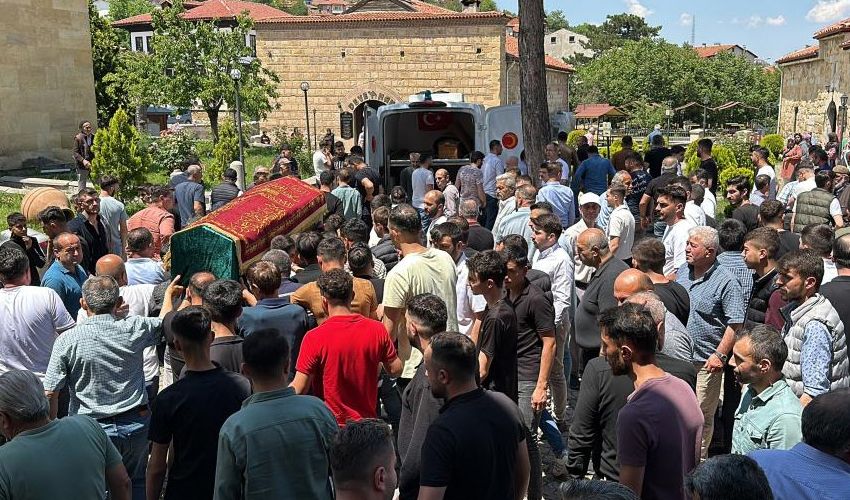 Kastamonu’da feci kazada hayatını kaybeden genç toprağa verildi - 1. Resim