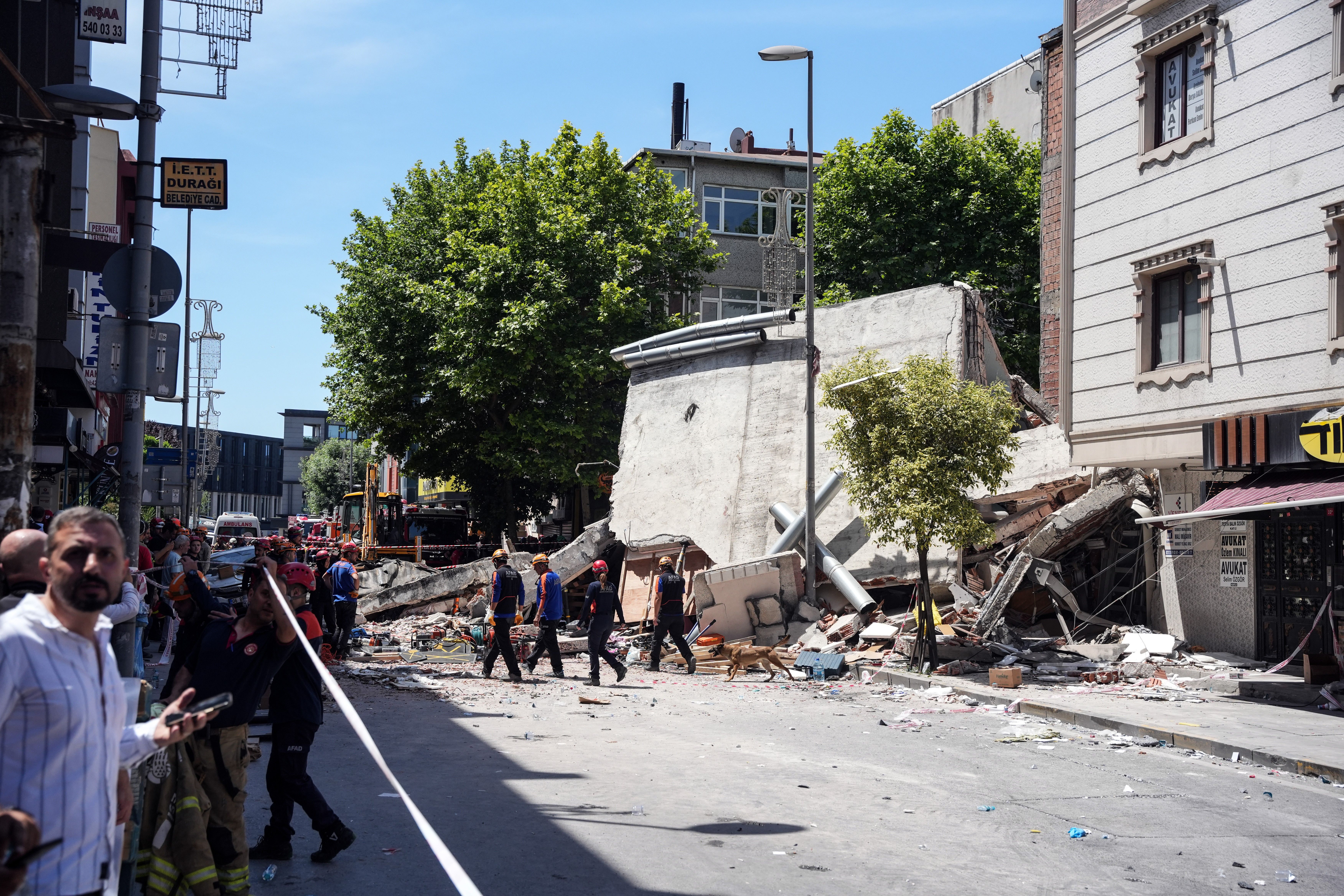 Küçükçekmece'deki bina yıkılsın diye yapılmış! - 2. Resim