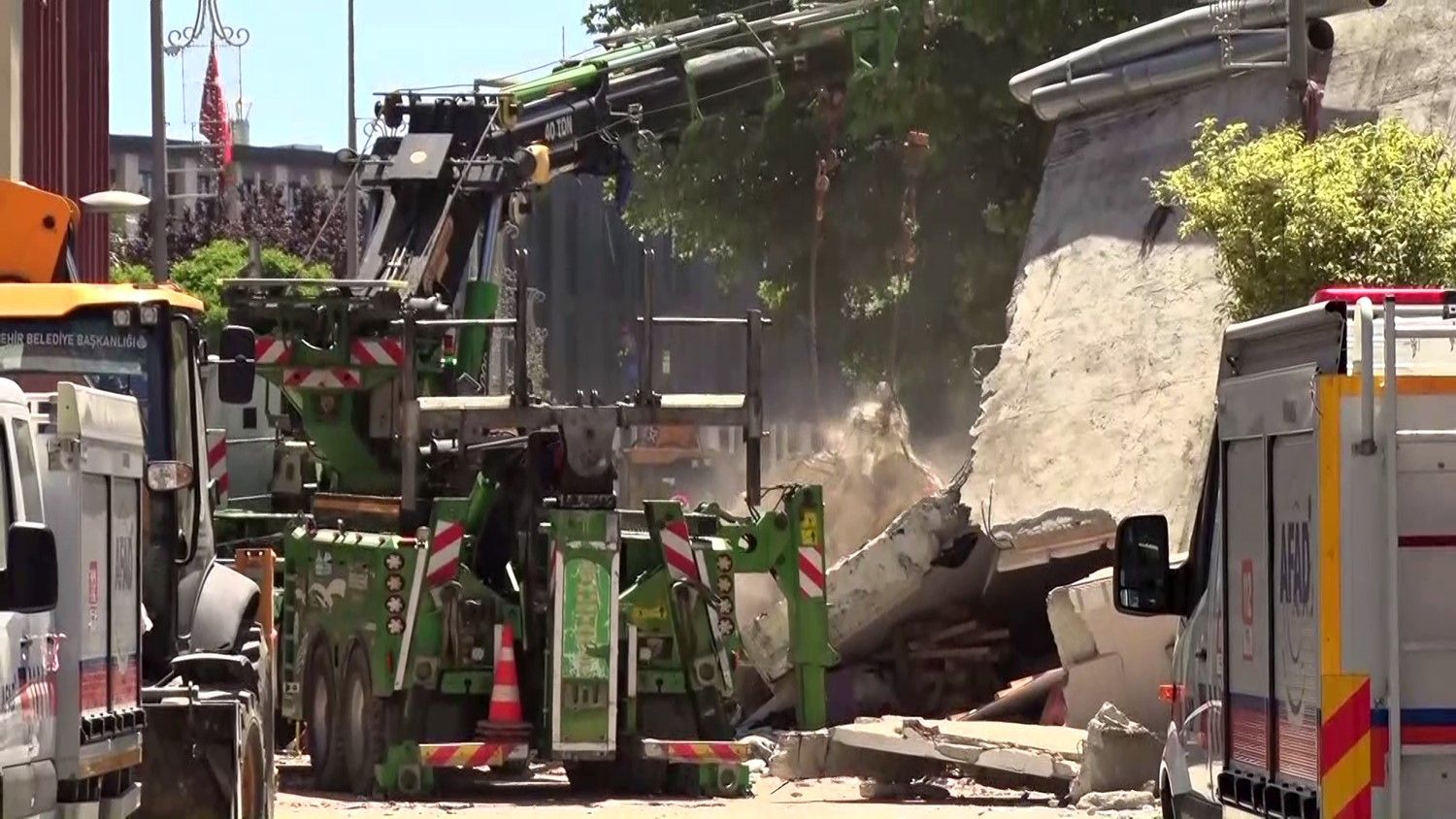 Küçükçekmece'deki bina yıkılsın diye yapılmış! - 4. Resim