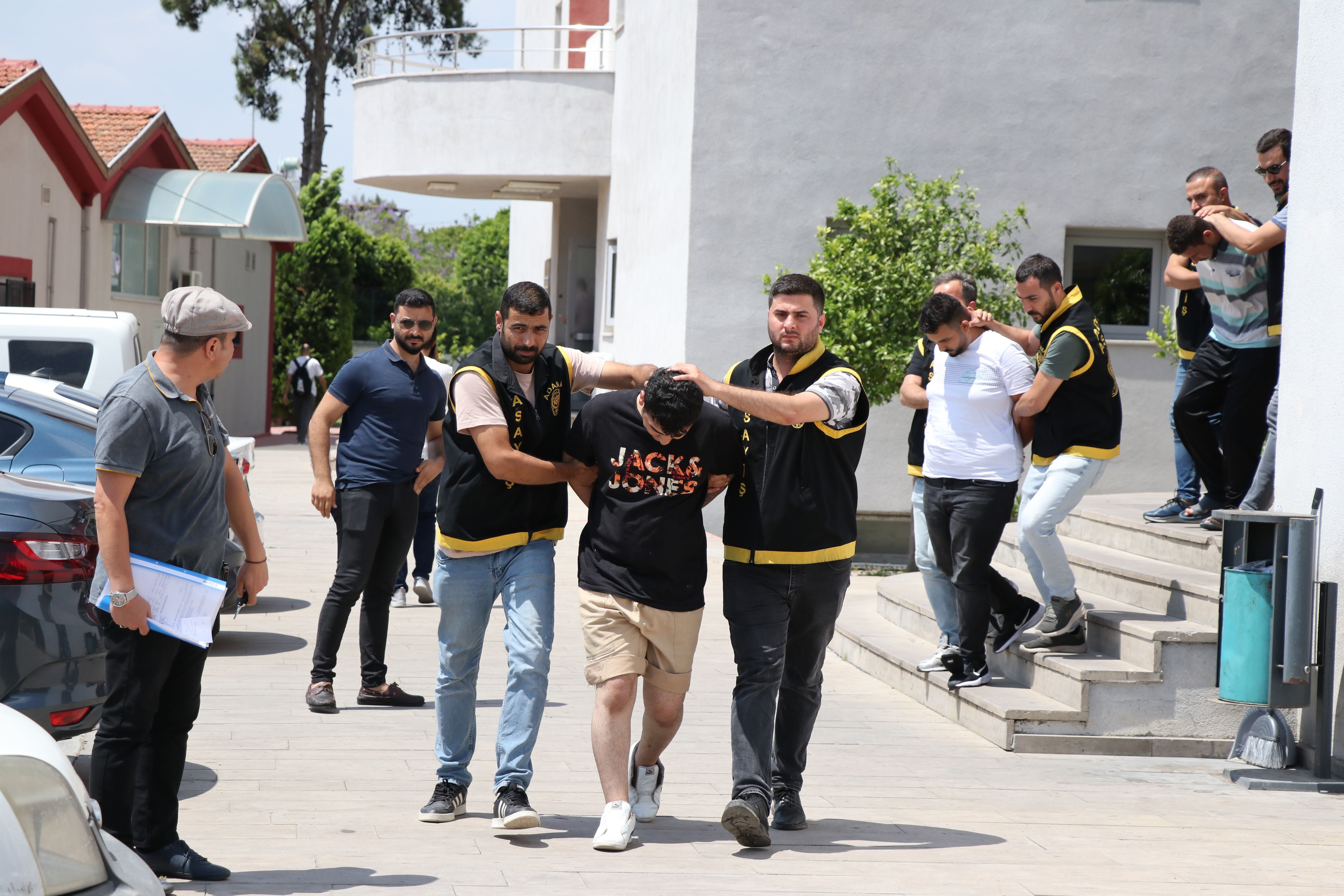 Öldürüp zeytin bahçesine attılar! Cinayetin sebebi: 3 bin 500 TL Öldürüp zeytin bahçesine attılar! Cinayetin sebebi: 3 bin 500 TL - 3. Resim