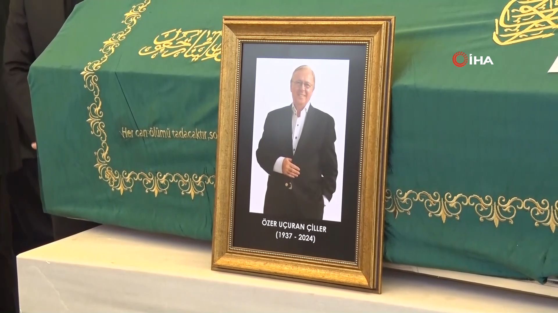 Tansu Çiller'in eşi Özer Uçaran Çiller son yolculuğuna uğurlandı! Cumhurbaşkanı Erdoğan: Ülkemize ciddi manada hizmetleri oldu Tansu Çiller'in eşi Özer Uçaran Çiller son yolculuğuna uğurlandı! Cumhurbaşkanı Erdoğan: Ülkemize ciddi manada hizmetleri oldu - 1. Resim