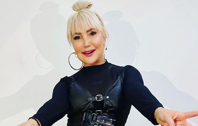 Canlı yayın konuğu Yonca Evcimik’in 8 tane albümü var Canlı yayın konuğu Yonca Evcimik’in 8 tane albümü var - 1. Resim