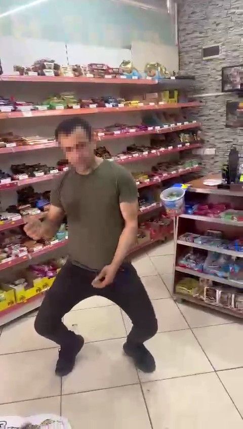 Esenyurt'ta kız çocuğunu darp eden şahıstan ilginç hareketler! Önce dans etti sonra... - 3. Resim