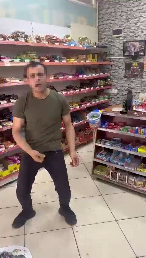 Esenyurt'ta kız çocuğunu darp eden şahıstan ilginç hareketler! Önce dans etti sonra... - 2. Resim