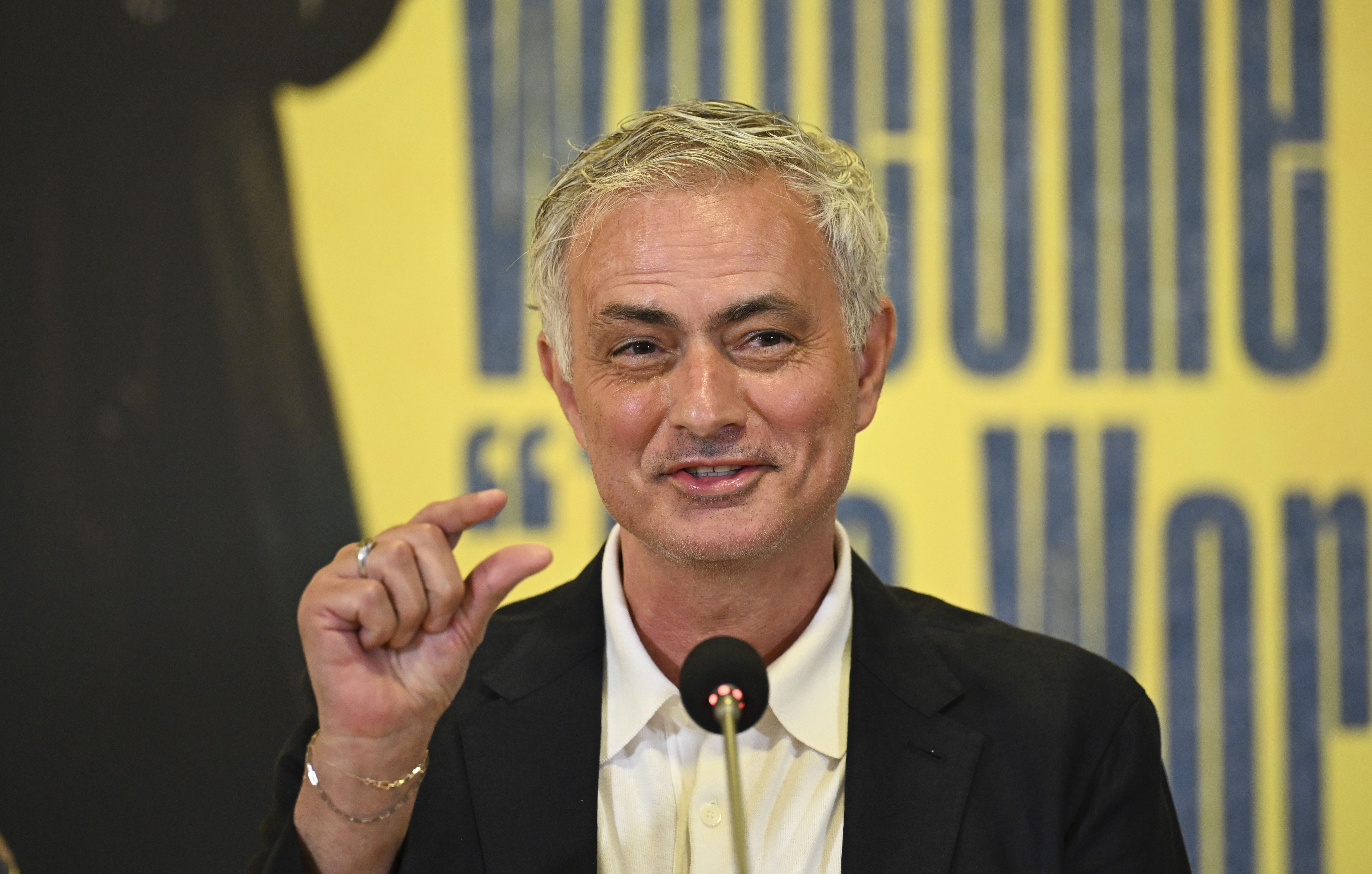 Fenerbahçe kaptanı Mert Hakan Yandaş hakkındaki son kararı Mourinho verecek - 1. Resim