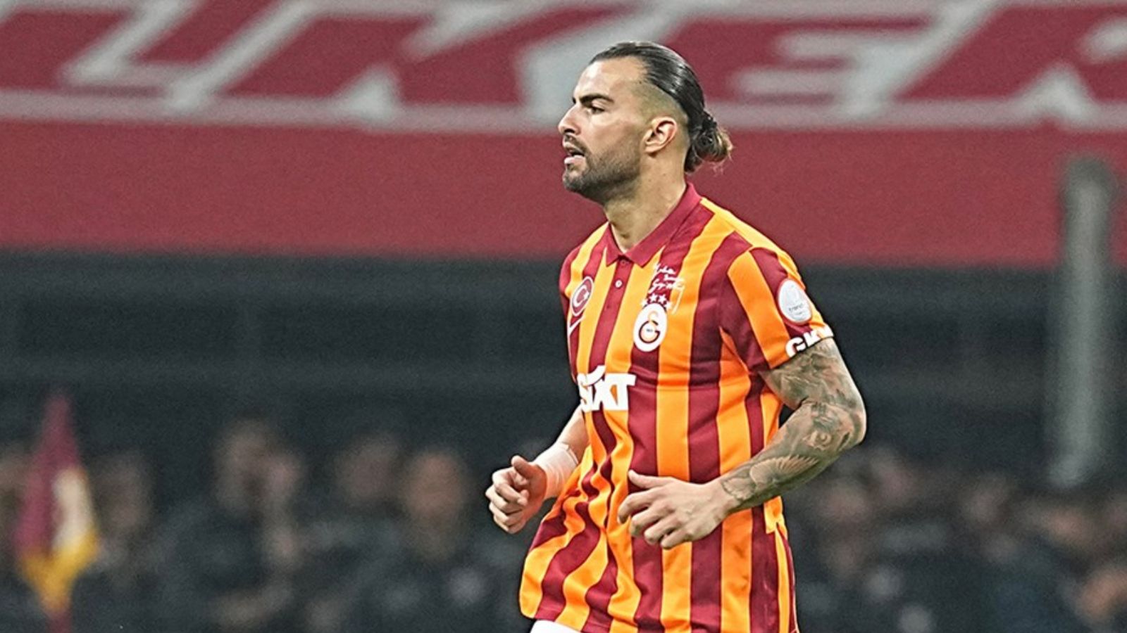 Galatasaray'ın yıldızına astronomik maaş teklifi! Kazandığının 5 katını önerdiler - 1. Resim