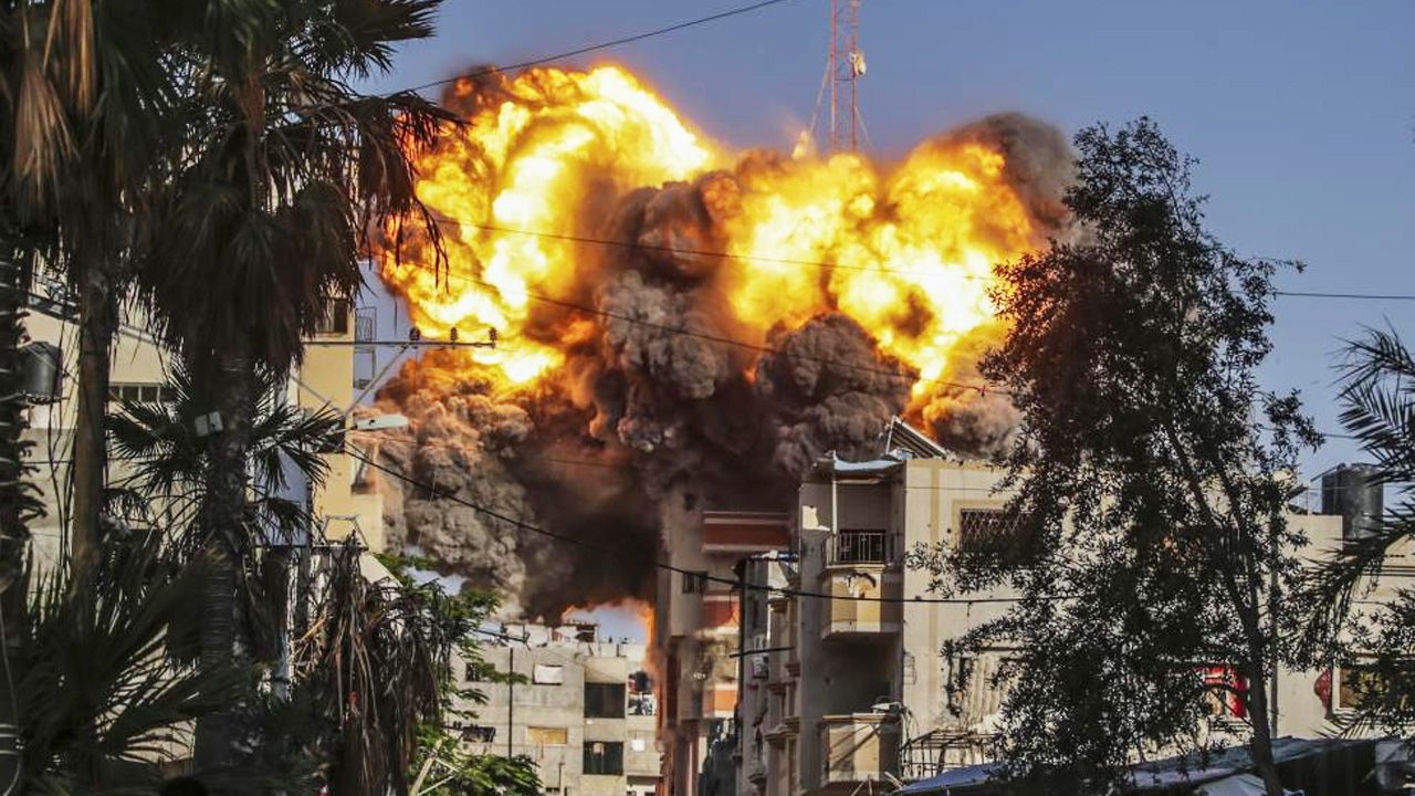 Gazze'de son durum... İsrail yine insani kampı vurdu! Ölü ve yaralılar var - 1. Resim