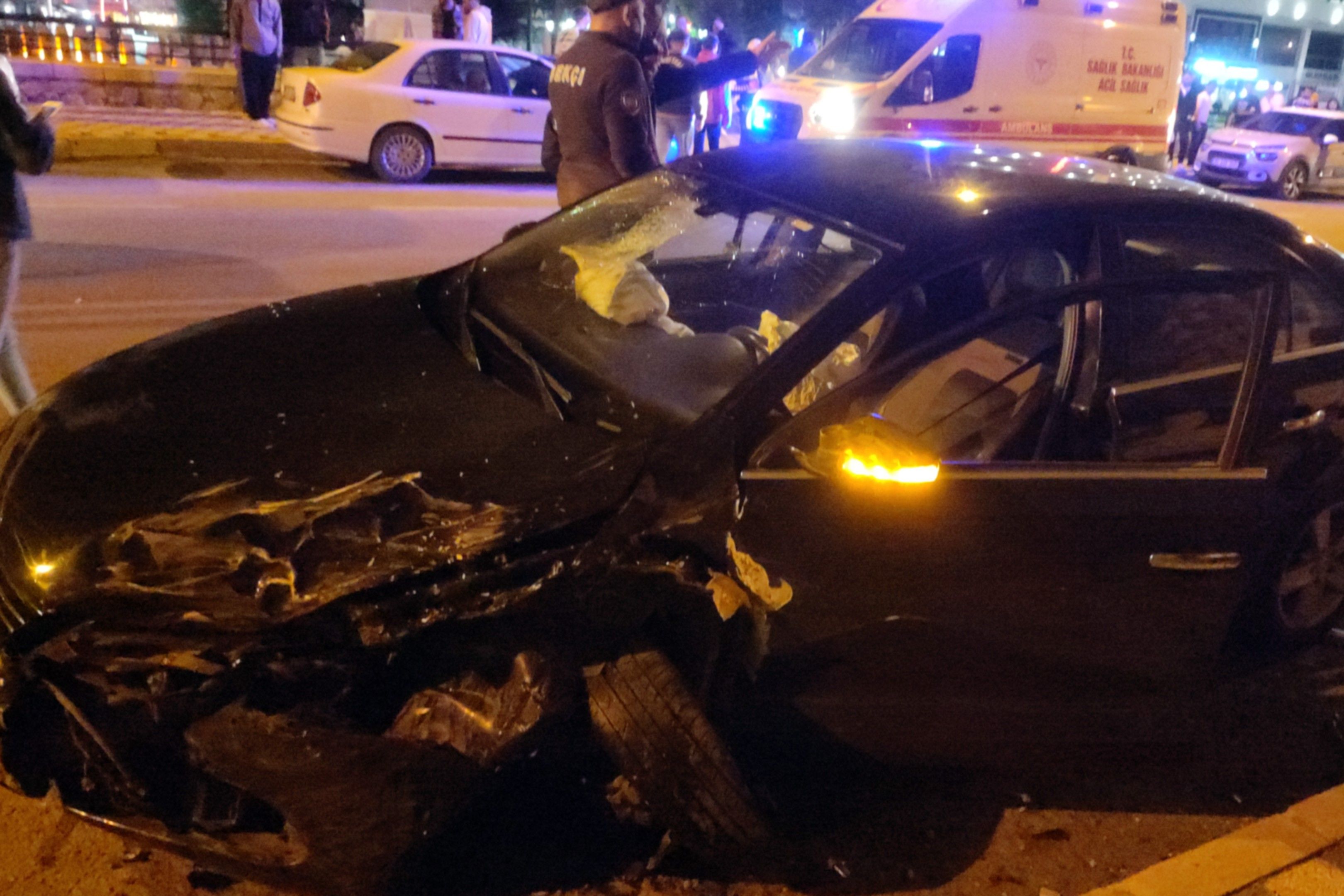 Gümüşhane’de zincirleme trafik kazası! 4 araç birbirine girdi - 3. Resim