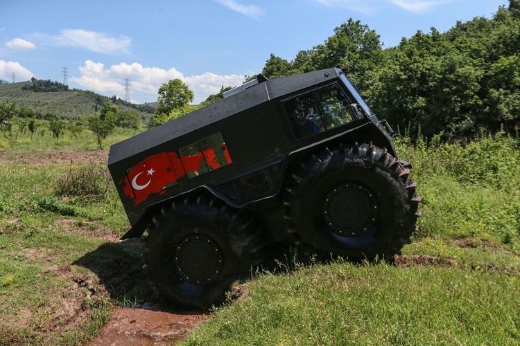Hem karada hem de suda giden araç! Bursa'da üretiliyor, 12 ülkeye ihraç ediliyor Hem karada hem de suda giden araç! Bursa'da üretiliyor, 12 ülkeye ihraç ediliyor - 4. Resim