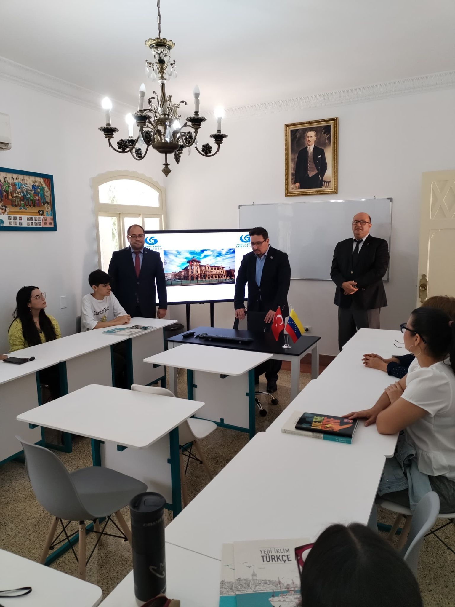 Maduro'nun ülkesinde Türkçe kursu başladı - 1. Resim