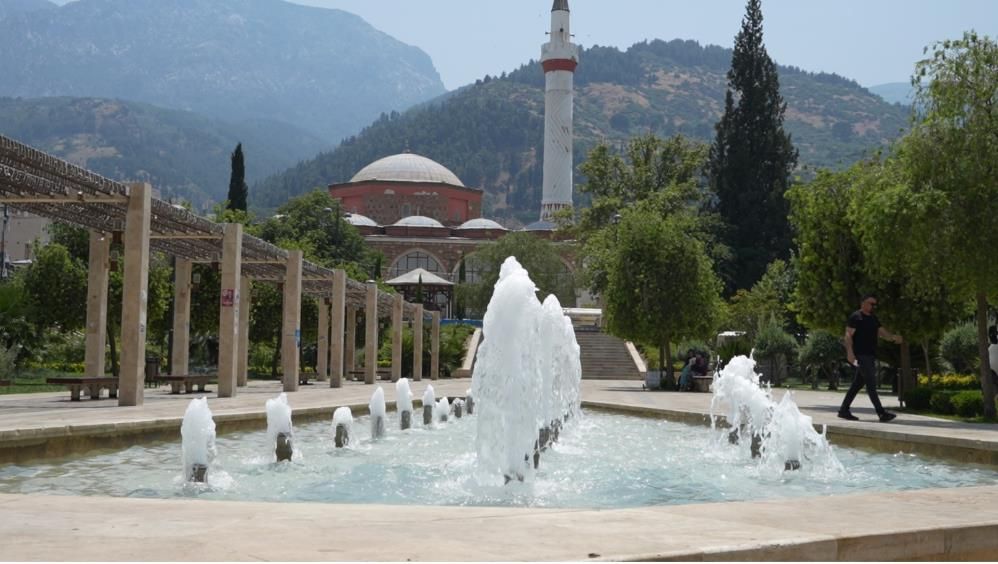 Manisa'da vatandaşlar 45 derecelik boğucu sıcakta zor anlar yaşadı - 2. Resim