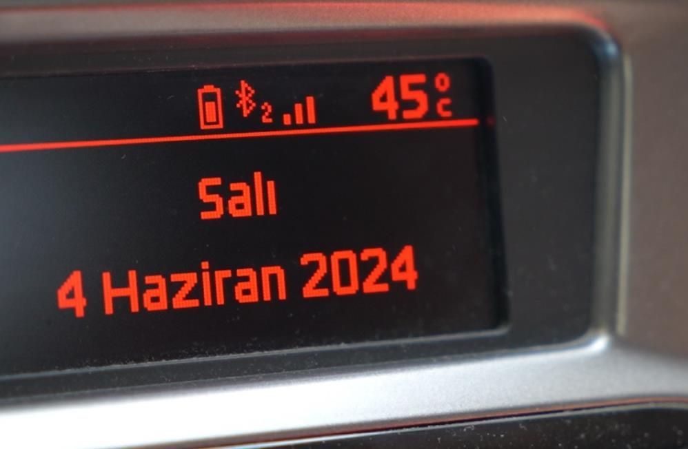 Manisa'da vatandaşlar 45 derecelik boğucu sıcakta zor anlar yaşadı - 3. Resim