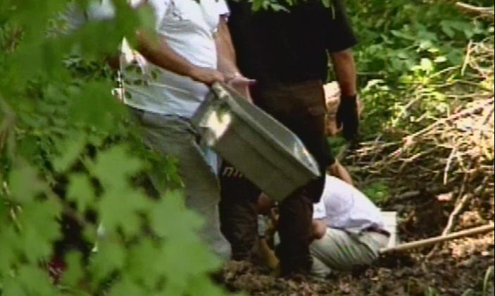 Seri katilin arazisinde 10 bin parça insan kalıntısı bulundu! Kemikler 1980 ve 1990'dan kalma - 8. Resim