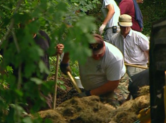 Seri katilin arazisinde 10 bin parça insan kalıntısı bulundu! Kemikler 1980 ve 1990'dan kalma - 9. Resim