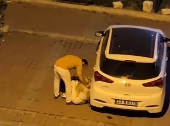 Sokak ortasında tekme tokat dövülen kadının ifadesi pes dedirtti - 1. Resim