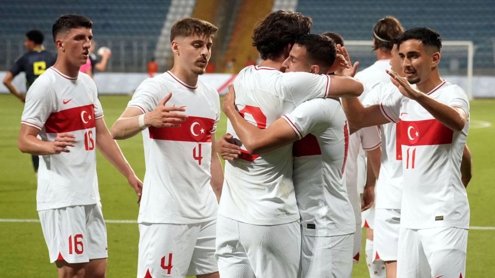 Ümit Milliler'den güzel prova! İskoçya'yı tek farkla geçti - 1. Resim