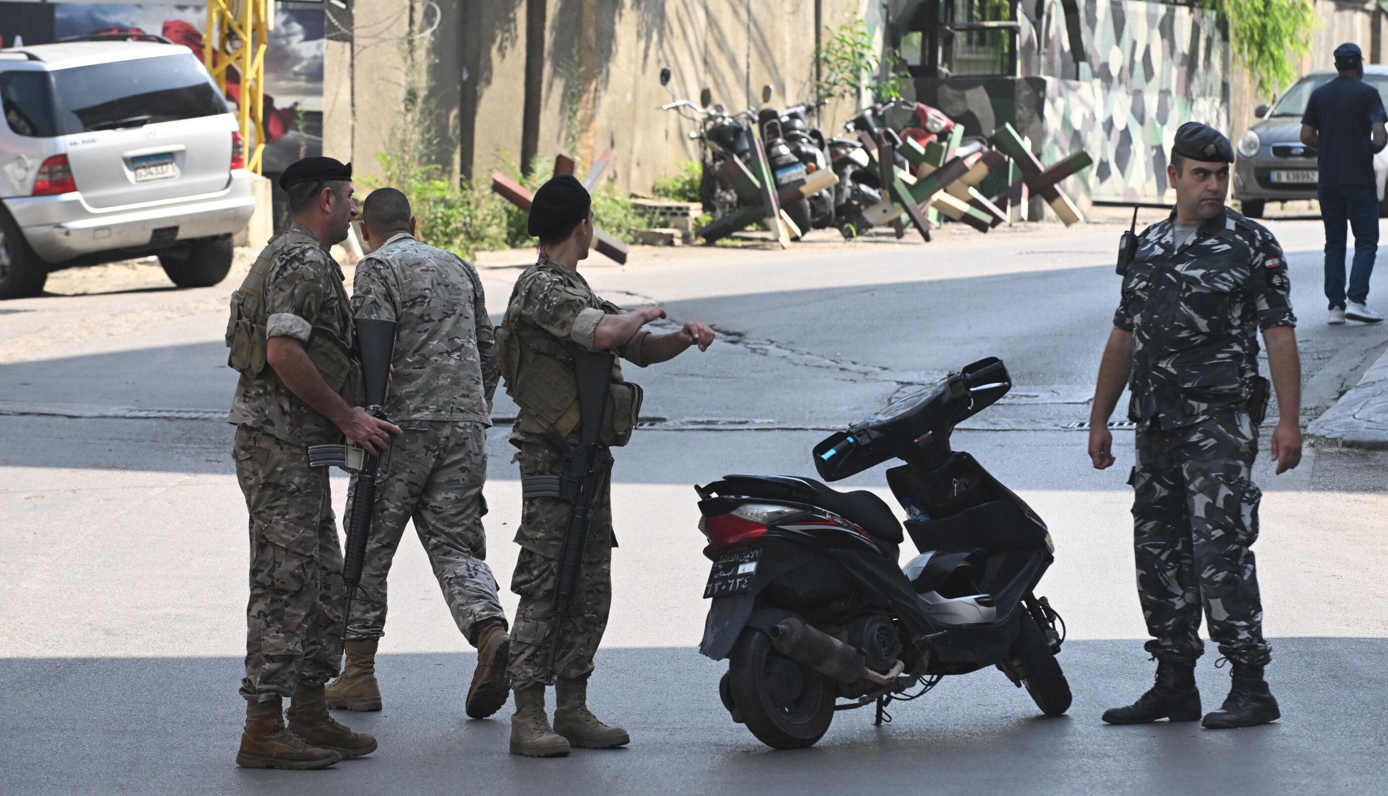 ABD'nin Beyrut Büyükelçiliğine silahlı saldırı düzenlendi ABD'nin Beyrut Büyükelçiliğine silahlı saldırı düzenlendi - 1. Resim