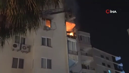 Antalya'da yangın paniği! Binanın 3 katı kullanılamaz hale geldi - 2. Resim