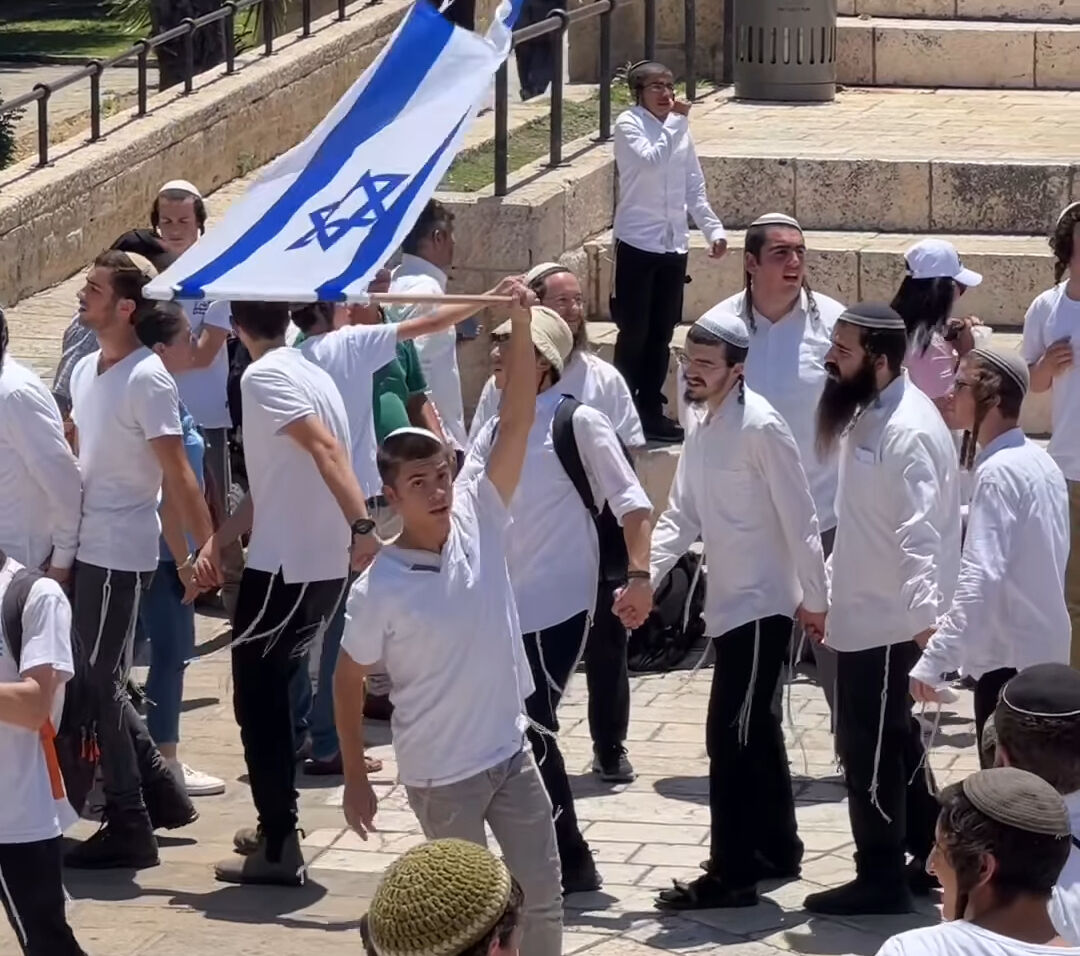 Fanatik Yahudilerden Mescid-i Aksa'ya baskın! Hamas'tan tepki gecikmedi - 1. Resim