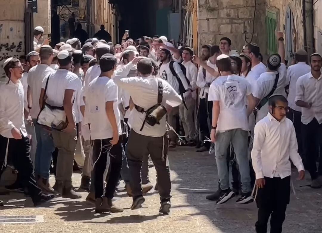 Fanatik Yahudilerden Mescid-i Aksa'ya baskın! Hamas'tan tepki gecikmedi - 2. Resim