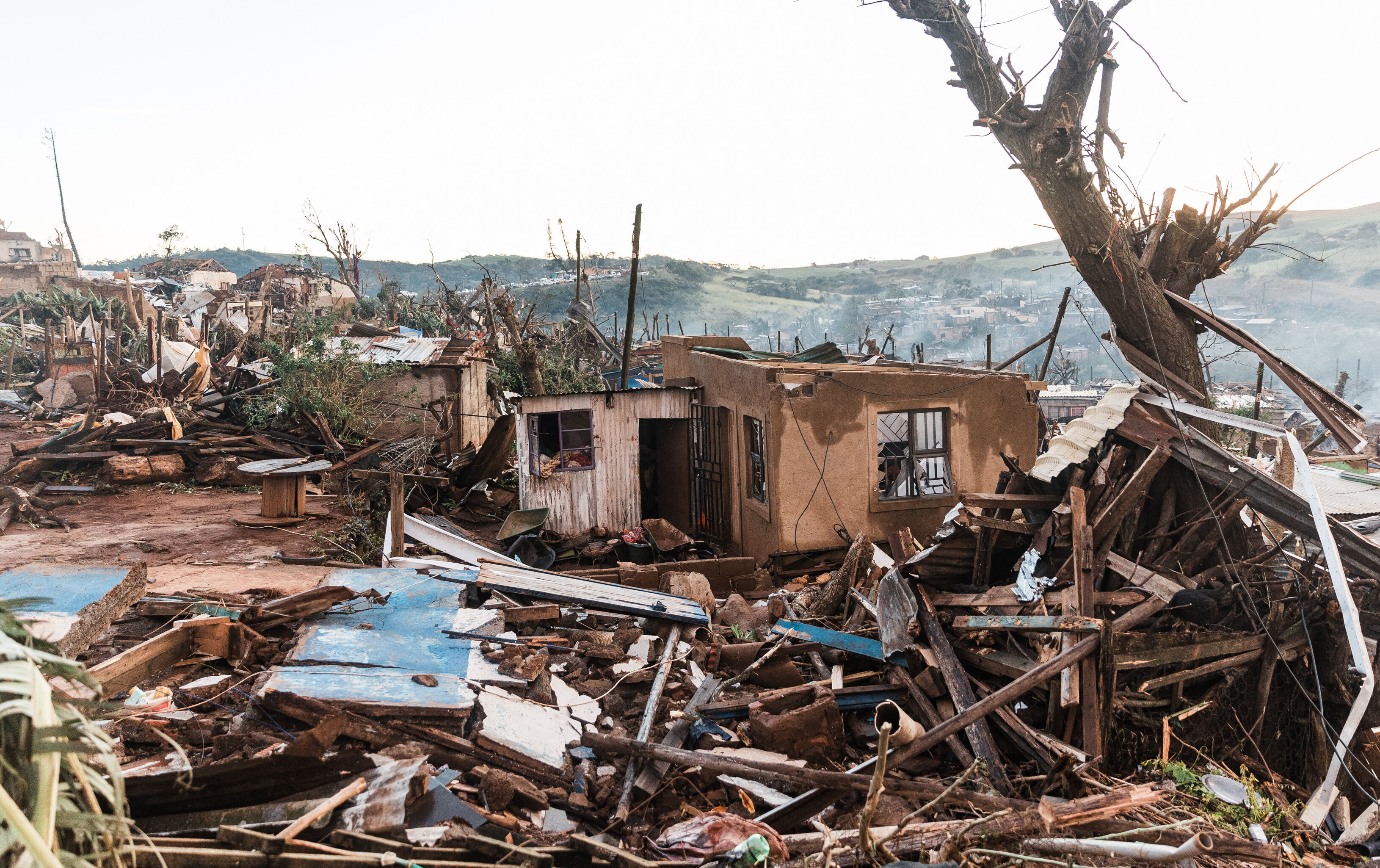 Güney Afrika’da hortum felaketi! Ortalık savaş alanına döndü, 22 kişi hayatını kaybetti - 1. Resim