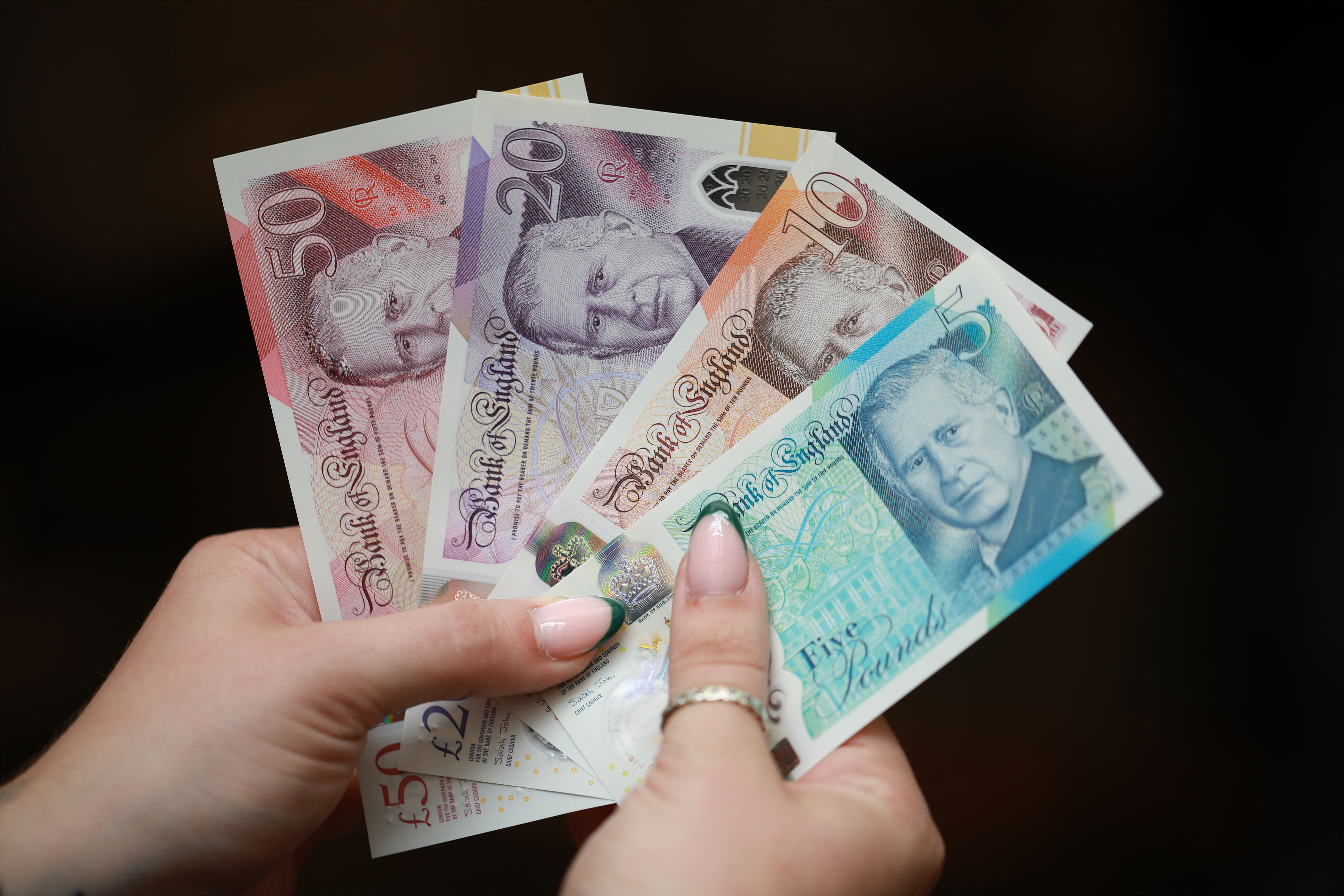 Kral Charles banknotları dolaşıma girdi - 1. Resim