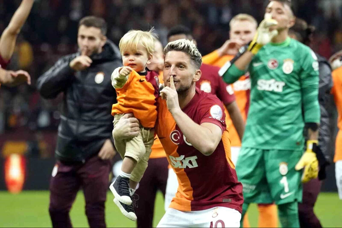 Mertens ve eşi Kat Kerkhofs'tan Galatasaray taraftarına Ciro cağrısı - 2. Resim