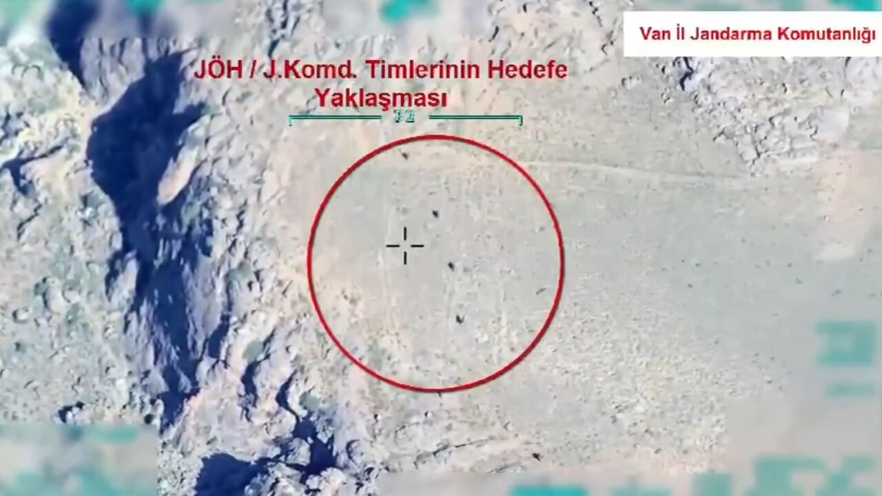 PKK'ya 'Bozdoğan' darbesi! Van'da 3 terörist öldürüldü - 1. Resim