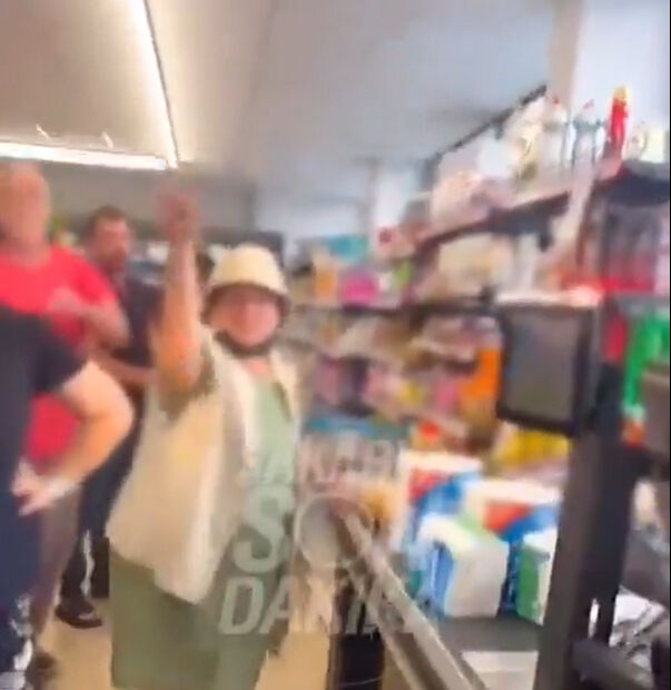 Sapanca'da tesettüre çirkin saldırı! Ağza alınmayacak çirkin sözlerle taciz etti Sapanca'da tesettüre çirkin saldırı! Ağza alınmayacak çirkin sözlerle taciz etti - 1. Resim