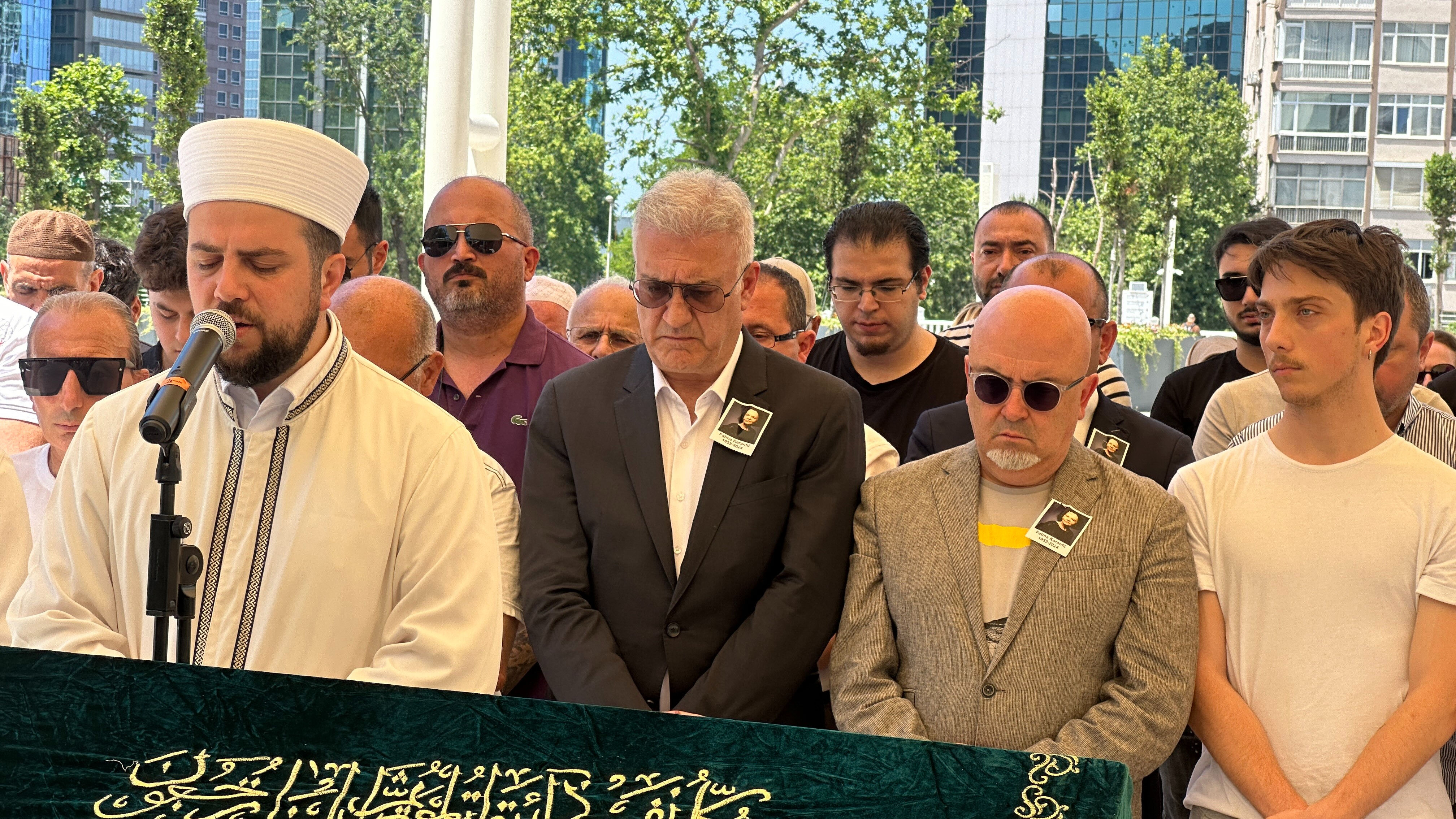Ünlü sanatçı Fatma Karanfil'e son yolculuğunda vefasızlık! Aşk-ı Memnu oyuncuları katılmadı Ünlü sanatçı Fatma Karanfil'e son yolculuğunda vefasızlık! Aşk-ı Memnu oyuncuları katılmadı - 1. Resim