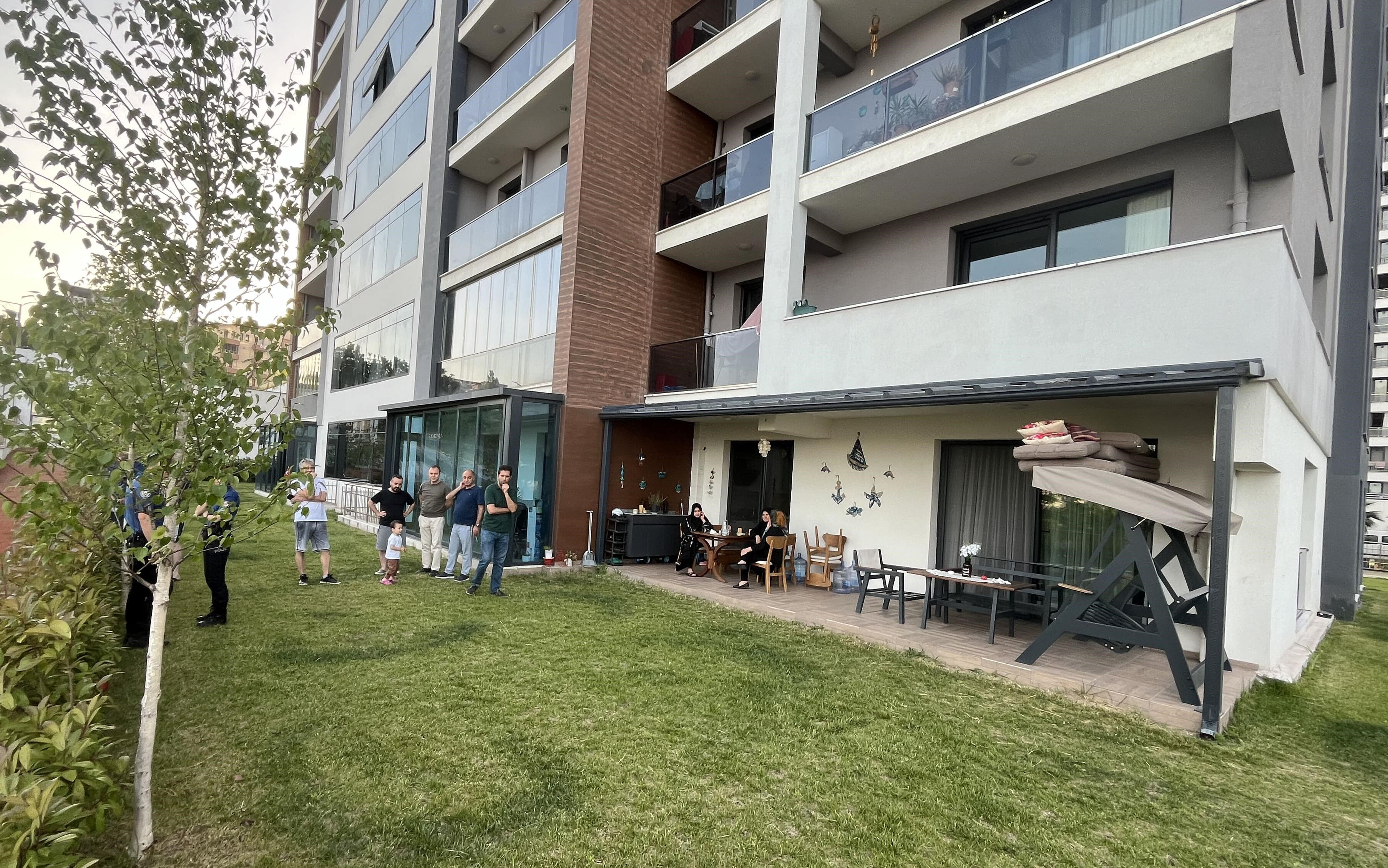 7. kattan düşen genç hayatını kaybetti - 1. Resim