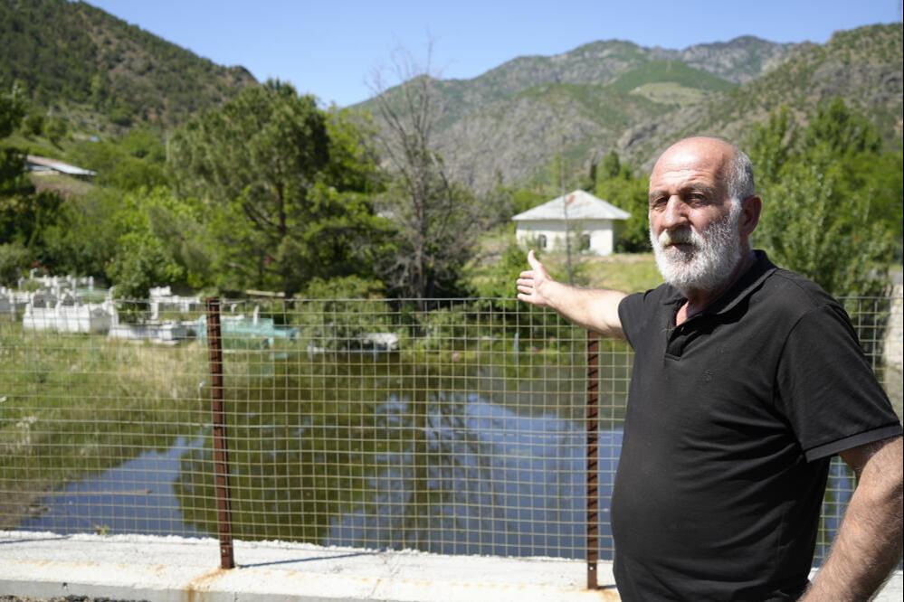 8 senedir &ouml;l&uuml;leri sular altında! Mahalleli isyan etti - 1. Resim