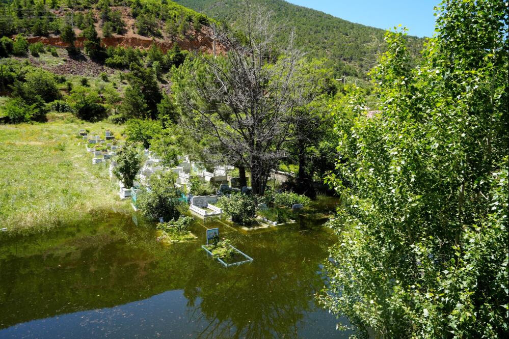 8 senedir &ouml;l&uuml;leri sular altında! Mahalleli isyan etti - 5. Resim