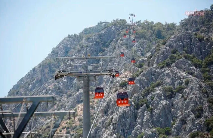 Antalya'daki teleferik kazasında ölen kişinin ailesi tutuklanan CHP'li Belediye Başkanı Mesut Kocagöz hakkındaki şikayetini geri çekti Antalya'daki teleferik kazasında ölen kişinin ailesi tutuklanan CHP'li Belediye Başkanı Mesut Kocagöz hakkındaki şikayetini geri çekti - 3. Resim