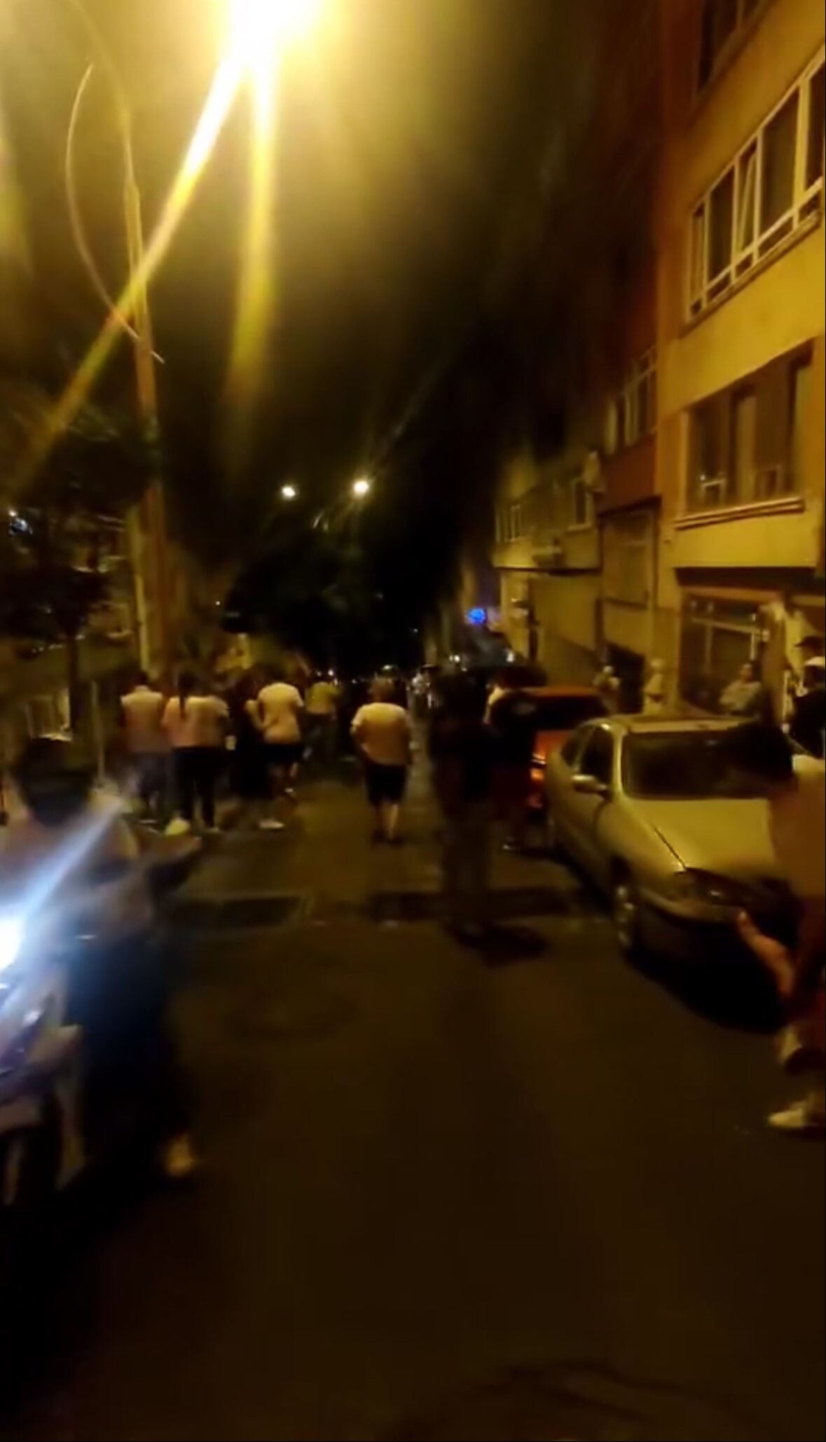 Beşiktaş'ta ilginç olay! Bir tarafta yangın bir tarafta kavga - 3. Resim