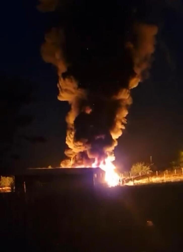 Bursa'da boya fabrikasında yangın! Patlamalar yaşandı, AFAD ekipleri sevk edildi. Bursa'da boya fabrikasında yangın! Patlamalar yaşandı, AFAD ekipleri sevk edildi. - 2. Resim