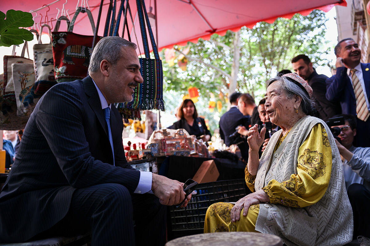 Çin'e kravatlı mesaj! Hakan Fidan'ın her hareketi ses getirdi Çin'e kravat mesajı! Hakan Fidan'ın her hareketi ses getirdi - 2. Resim