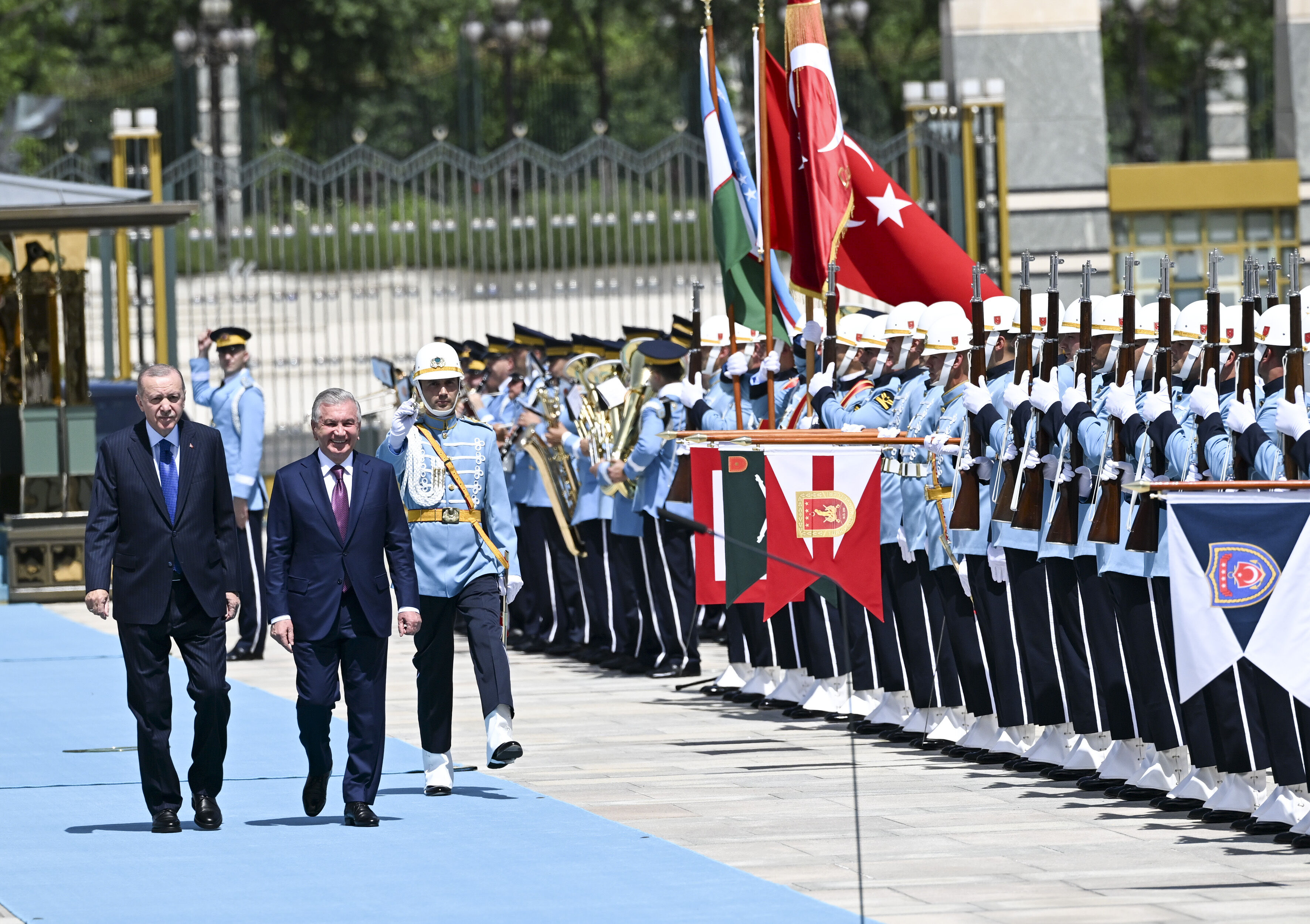 Cumhurbaşkanı Erdoğan ile Özbekistan Cumhurbaşkanı Şevket Mirziyoyev arasında tarihi görüşme! - 1. Resim
