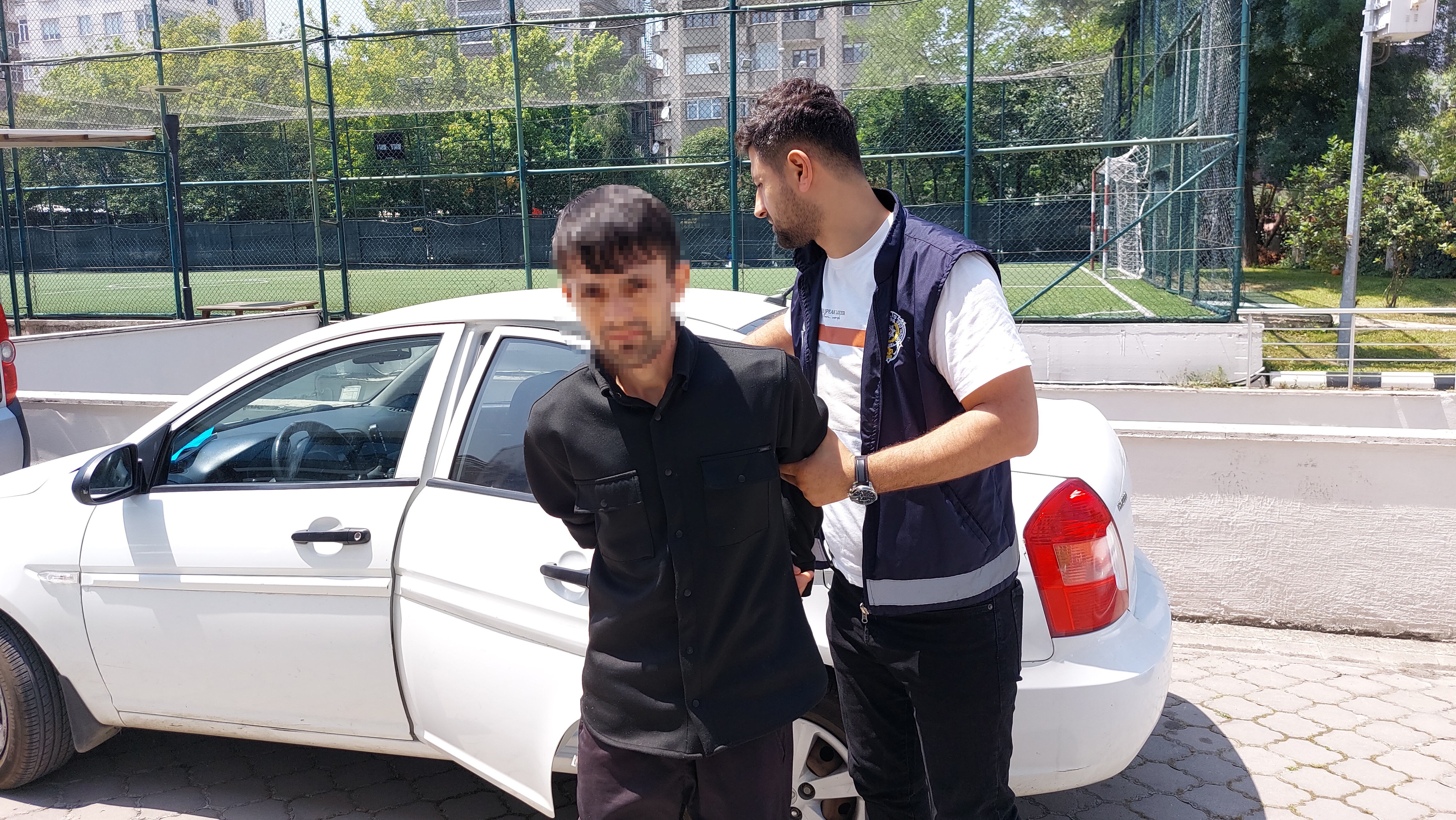 Karısını sırtından oğlunu belinden bıçaklamıştı: Şüphelinin yer değiştirmesi de kaçmasına yetmedi - 2. Resim