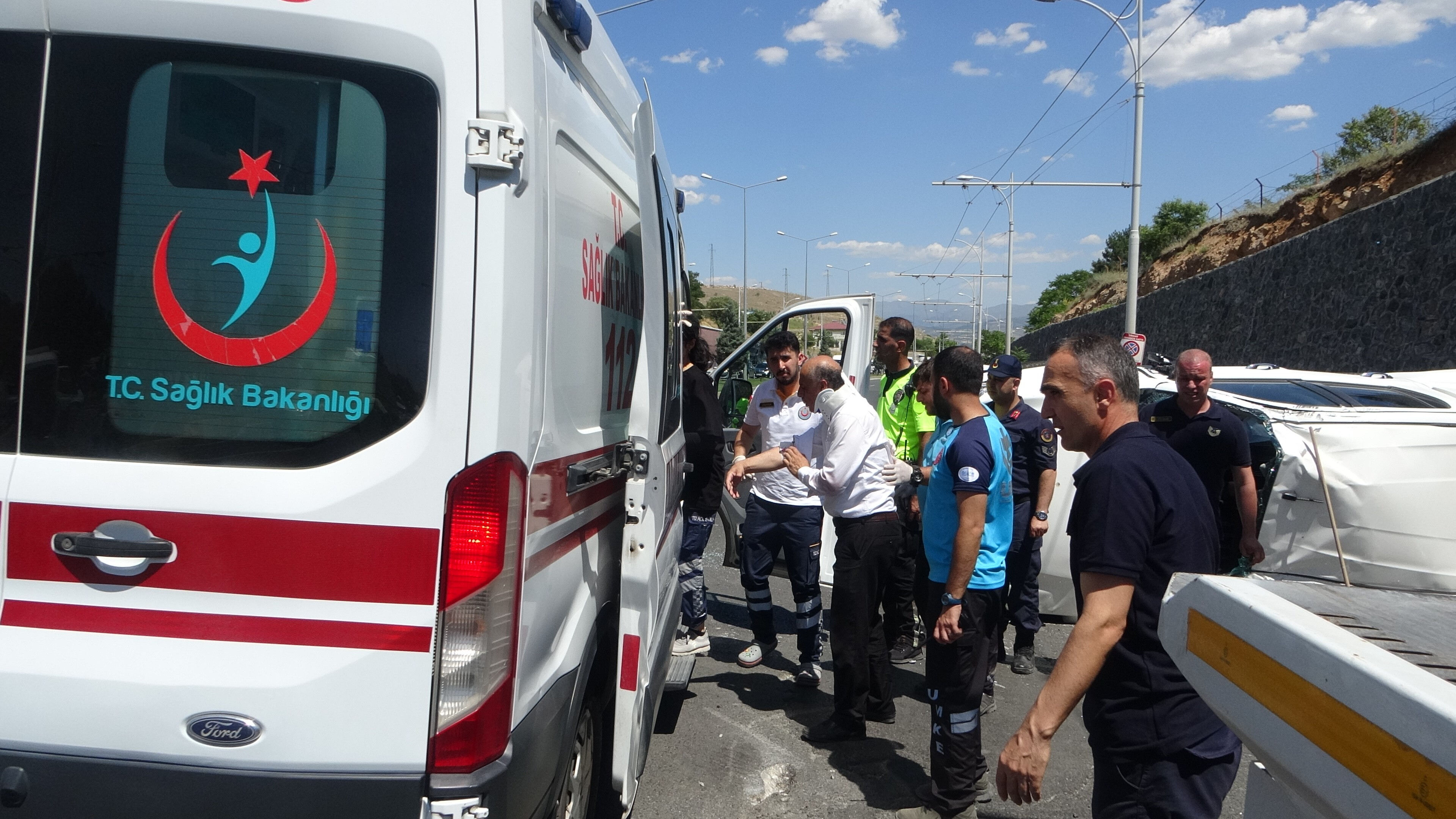 Malatya'da askeri araç kaza yaptı: 1'i asker 3 kişi yaralandı - 1. Resim